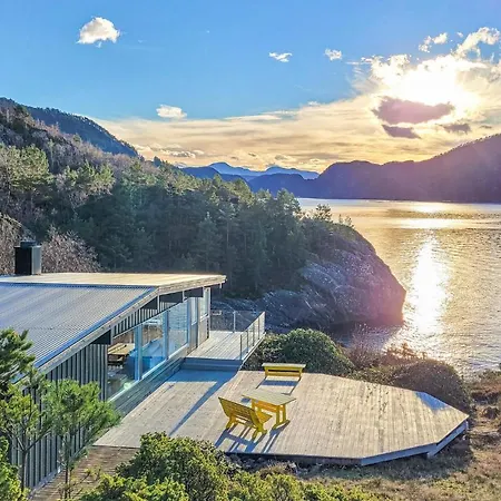 In Nordtveitgrend With House Sea View Holiday home *