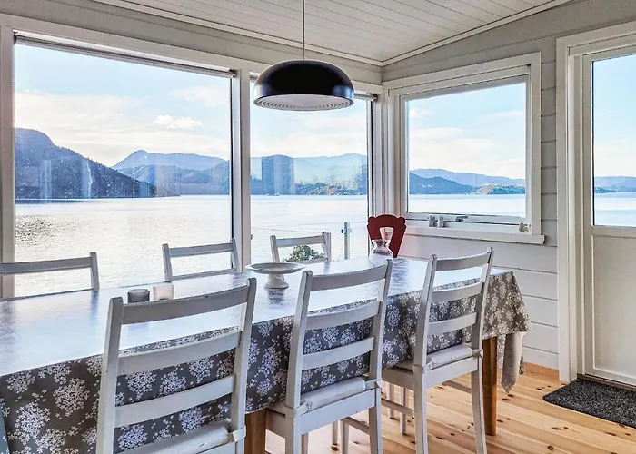 4 Bedroom Lovely In Nordtveitgrend Hjartaker