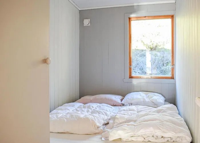 4 Bedroom Lovely In Nordtveitgrend * Hjartaker