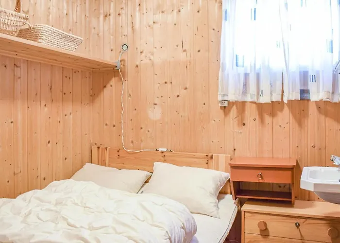 4 Bedroom Lovely In Nordtveitgrend Vakantiehuis *