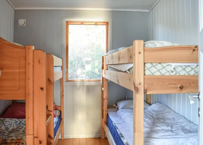 4 Bedroom Lovely In Nordtveitgrend Vakantiehuis *