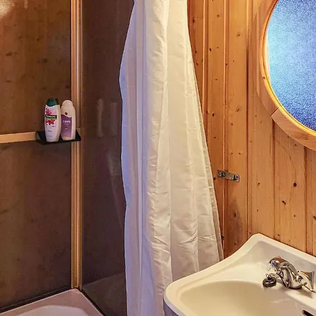 Дом отдыха 4 Bedroom Lovely In Nordtveitgrend *