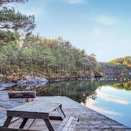 4 Bedroom Lovely In Nordtveitgrend * Hjartaker